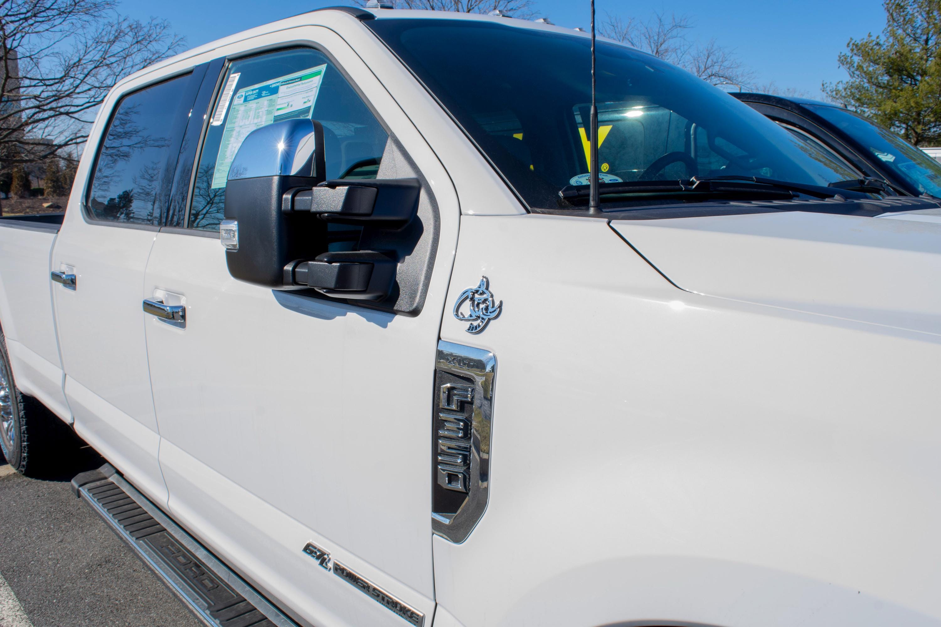 Chrome on Black Elephant Head Fender Left/Right Side Badge 3D Emblems Decal Stickers for Hellephant Challenger Charger TRX Silverado