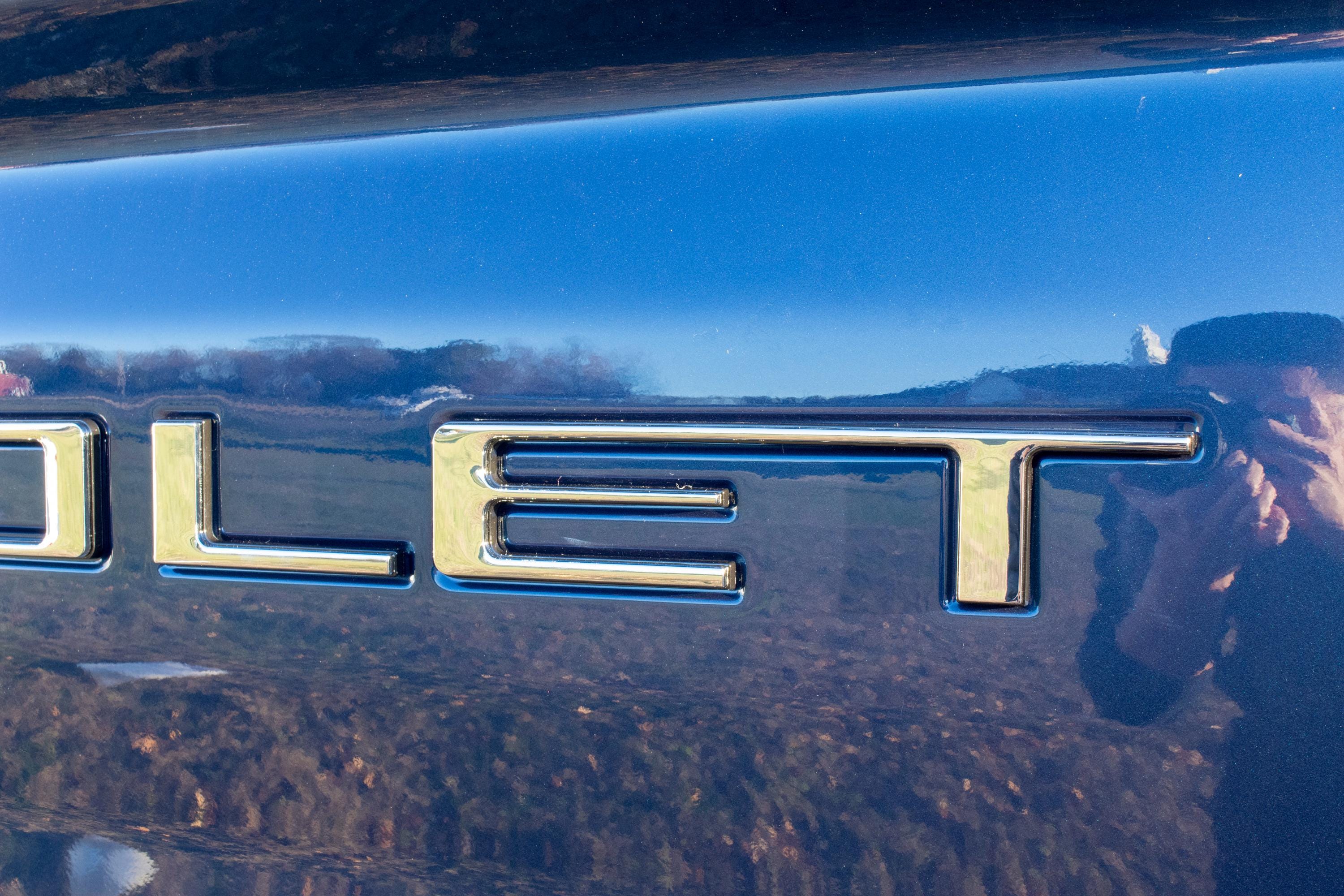 Chrome with Black outline Premium 3D Raised Coated Tailgate Letter Inserts Decals Fit With Chevrolet Silverado 2019-2025 Model